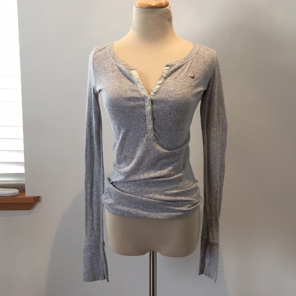Hollister Long sleeve 1/4 button-up knit top gray